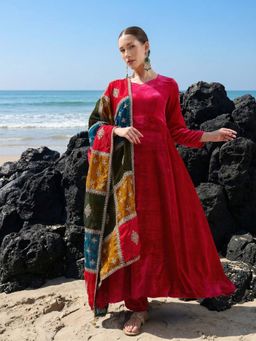 ISHIN - Pink Embroidered V-Neck Kurta Pant with Dupatta