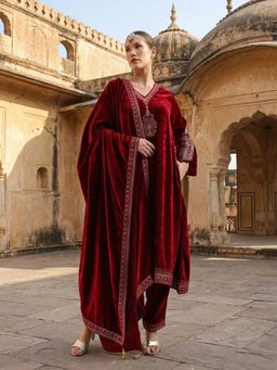 ISHIN - Maroon Embroidered V-Neck Kurta Pant with Dupatta