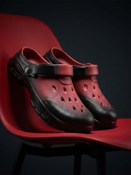 Bewakoof - Men Red Shadow Spray-Painted Lightweight and Comfy Clogs