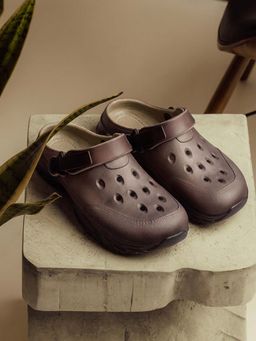 Bewakoof - Men Brown Dune Lightweight and Comfy Clog