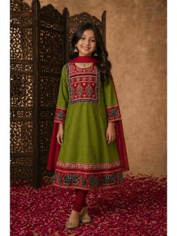 Aarika - Girls Green Floral Embroidery Work Kurta