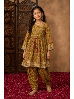 Aarika - Girls Mustard Floral Print Kurta With Belt & Salwar