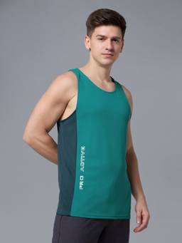Technosport - Turquoise Men Colorblock Slim Fit Round Neck Sports Innerwear Vest