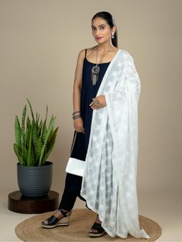 Hella Fashions - White Floral Embroidery Dupatta