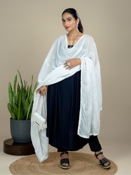 Hella Fashions - Pearl White Floral Embroidery Dupatta
