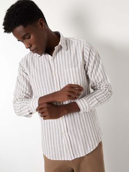 max - Off White Men Striped Slim Fit Shirt