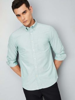max - Green Men Solid Slim Fit Shirt