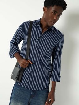 max - Navy Blue Men Striped Slim Fit Shirt