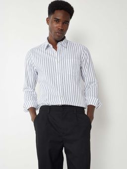 max - White Men Striped Slim Fit Shirt
