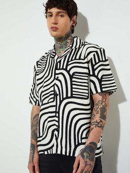 max - Black and White Men Printed Relaxed Fit Resort Shirt