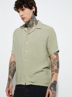 max - Green Men Textured Regular Fit Resort Shirt