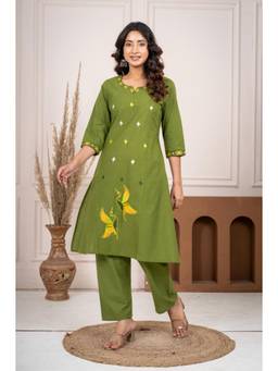 Gahan - Women Pure Cotton Green Bird Embroidery Kurta with Pant