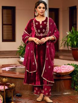 Gahan - Embroidered Kurta Fusion with Pant & Organza Dupatta - Maroon