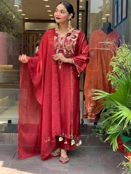 Gahan - Women Motifs Embroidered Thread Work Chanderi Cotton Kurta with Pant & Dupatta - Maroon
