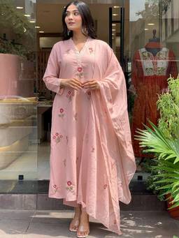 Gahan - Women Floral Embroidered Chanderi Cotton Kurta with Pant & Dupatta - Peach