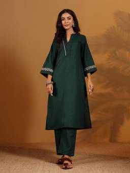Gahan - Women Green Thread Embroidered Kurta and Paired With Pant