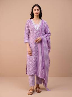 Gahan - Women Floral Printed V Neck Kurta With Pant & Dupatta - Purple