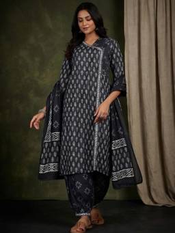 Gahan - Women Jaipuri Printed Angrakha Kurta With Salwar & Dupatta - Black