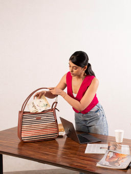 Zouk - Qutub Stripes Sleek Shoulder Bag