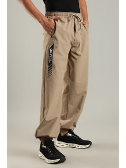 DOMIN8 - Men Textured Fabric Boxy Brown Joggers