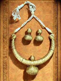 Rebekah - Antique Matt Gold Engraved Dome Motifs Hasil Adjustable Jewellery Set