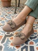 Taupe color option, Currently selected