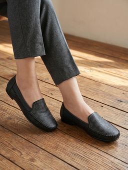 Marc Loire - Women Black Textured Slip-On Loafers