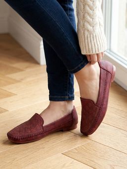 Marc Loire - Women Maroon Textured Slip-On Loafers