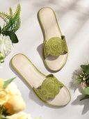 Green color option, Sold out, Currently selected