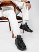 Black color option, Sold out, Currently selected