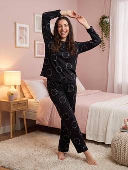 Sweet Dreams - Womens Typographic Printed Full Sleeve Nightsuit