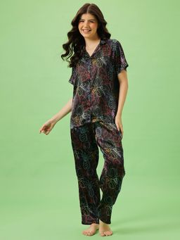 Clovia - Women Black Printed Satin Shirt and Pyjama
