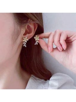 ESTAILO FASHION - White Gilded Jasmine Cascades Earrings for Women