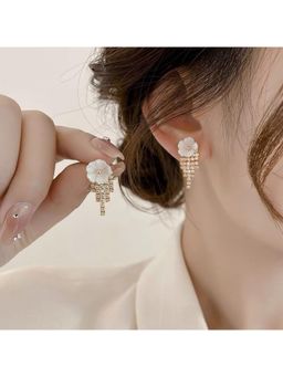 ESTAILO FASHION - White Blooming Sweetly Dangles Earrings for Women