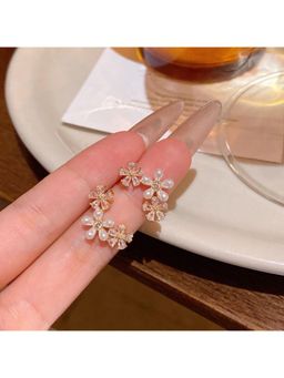 ESTAILO FASHION - White Floral Grace Pearl Earrings