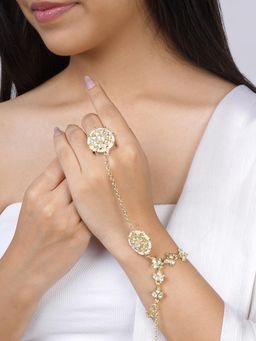 Teejh - Yashita Hathphool