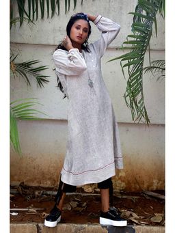 Taraasi - PLAYING WITH LINES' Handspun Cotton Kurta