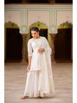 Taraasi - MANTASHA' White Mulmul Cotton Kalidar Kurta