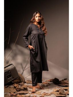 Taraasi - KAJRI' Cotton Silk Kurta Set