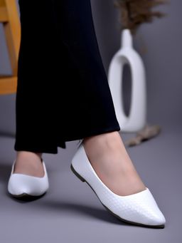 Shoetopia - Women Textured White Ballerina