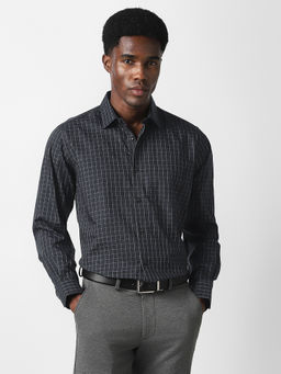 Van Heusen - Men Black Checks Full Sleeves Shirt