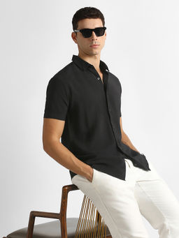 Van Heusen - Men Black Solid Half Sleeves Shirt