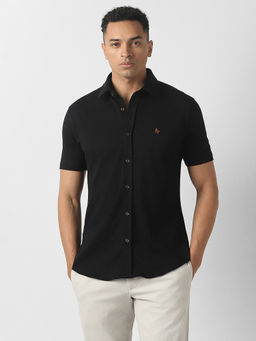 Van Heusen - Men Black Solid Half Sleeves Casual Shirt