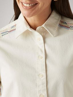 Levi's - Women'S Embroidered Off White Spread Collar Shirts