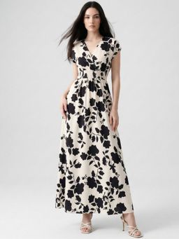 Outzidr - White Short Sleeve V Neck Floral Dress