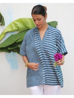 Chidiyaa - Flower Fishan Blue Printed Cotton Top