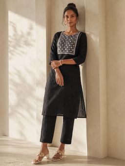 max - Women's Black Embroidered Straight Kurta with Pant
