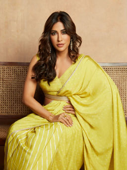 trueBrowns - Lime Green Bandhani Printed Silk Pre-Pleat Stitched Saree with Belt