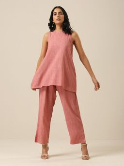 trueBrowns - Light Pink Slub Textured Sleeveless Short Kurta Pant (Set of 2)