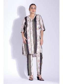 Studio Surbhi - Cotton Silk Printed V Neck Kurta and Pant (Set of 2)